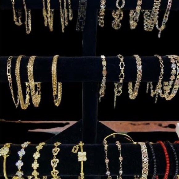 Gold and Green Jewelry Set - Picture 3 of 3